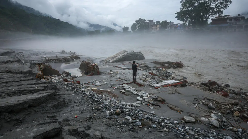 Tuần lễ trong hình ảnh: Cứu hộ Nepal, Thế vận hội du mục và tấn công Kyiv